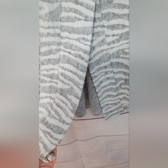 Guc Retrology zebra 🦓 print ladies cozy 2x sweater - Picture 4 of 6